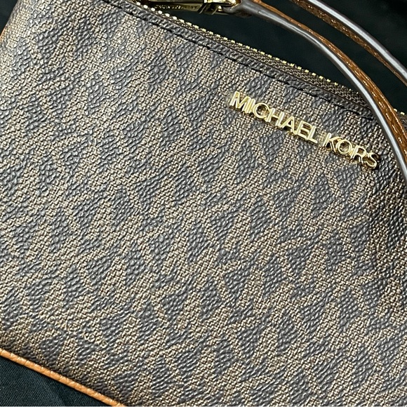 Michael Kors Wristlet Clutch - Picture 5 of 7